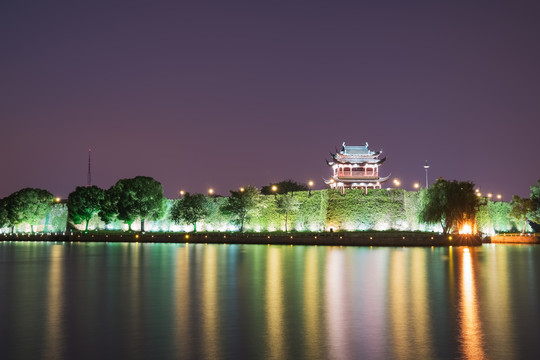 中国苏州古城墙古城门古城楼夜景