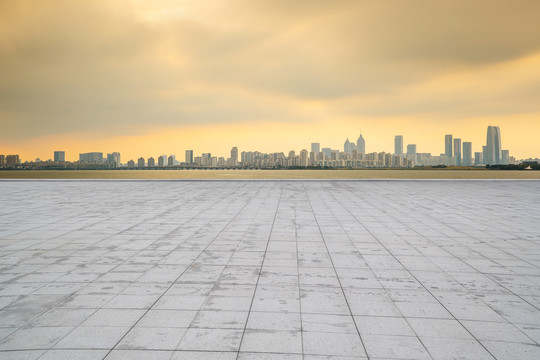 中国苏州市民广场和城市建筑风光