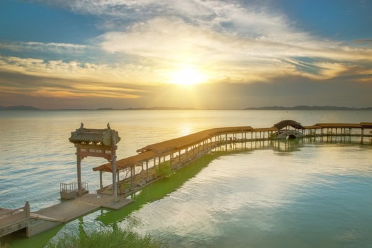 中国无锡嘉园古建筑和太湖美景