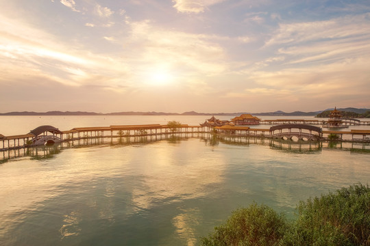 中国无锡嘉园古建筑和太湖美景