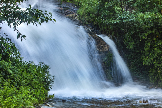 高山流水自成溪