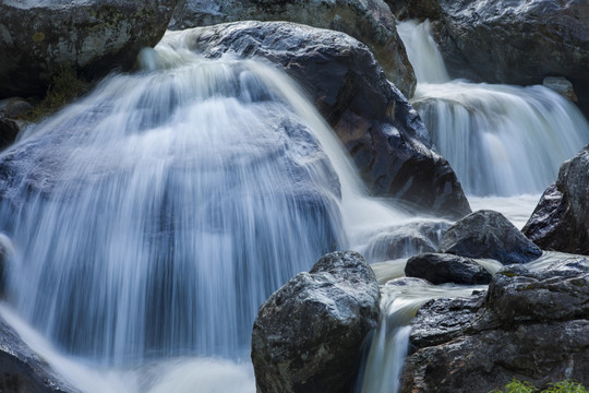 高山流水自成溪