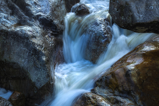 高山流水自成溪