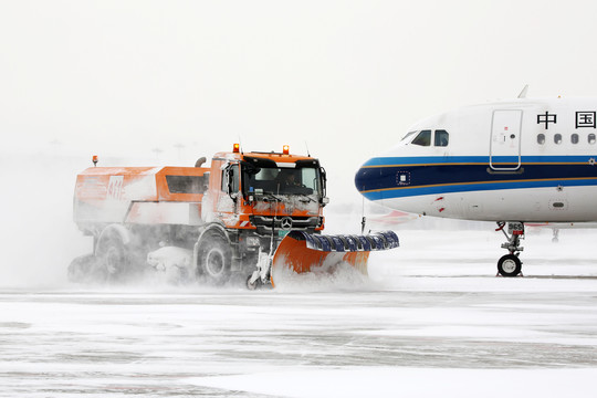 机场大型扫雪车