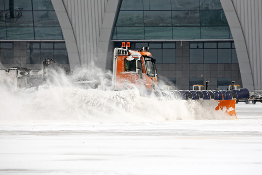 机场大型扫雪车