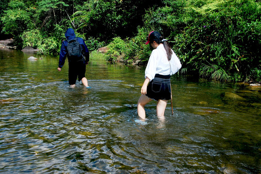 山涧溪流