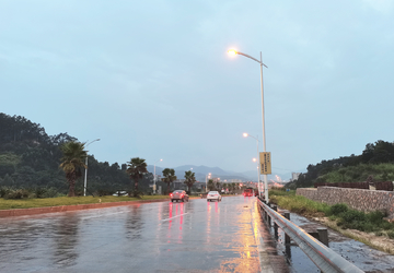 雨天道路