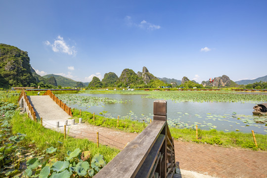 九龙峰林小镇景区风景