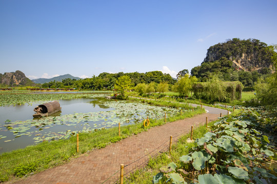 九龙峰林小镇景区风景