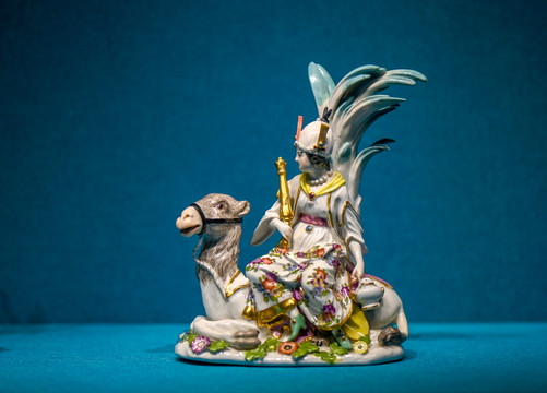 骑骆驼的少女欧洲艺术陶瓷