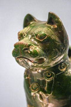 绿色陶瓷小狗古代文物