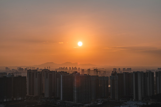 夕阳里的城市