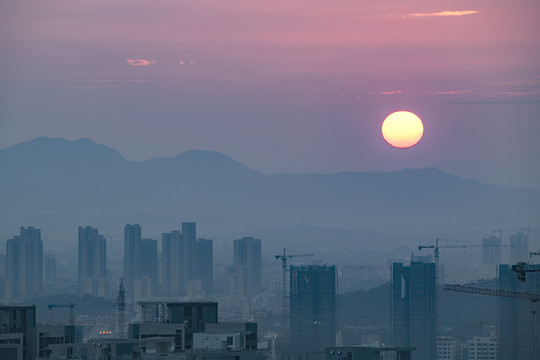 夕阳里的城市