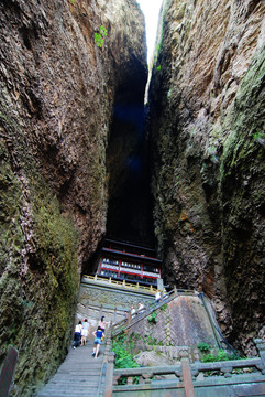 依山而建寺庙