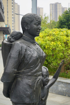 旧时湖南传统妇女塑像