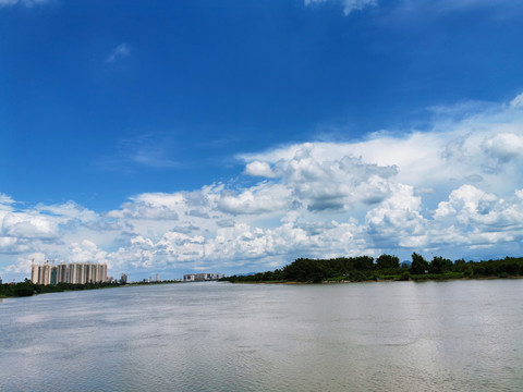 开平江流景色