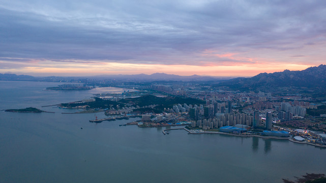 海边城市夜景