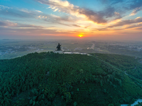 芒砀山日出全景