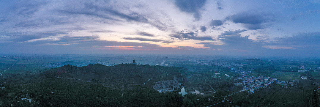 芒砀山全景