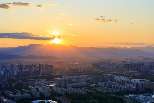 北京海淀区城市建筑群夕阳