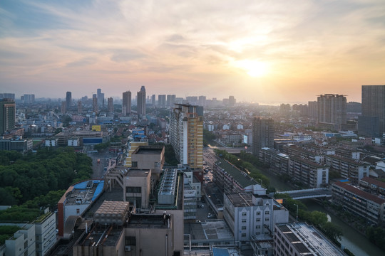 俯瞰中国无锡江阴城市建筑和街道