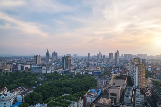 俯瞰中国无锡江阴城市建筑和街道