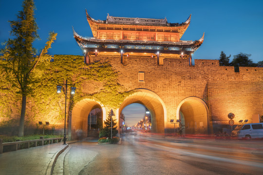 中国苏州阊门古城门古建筑夜景