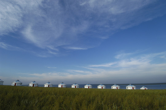 草原旅游点的蒙古包