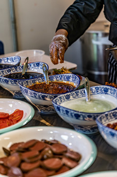 美食火锅配料的现场制作