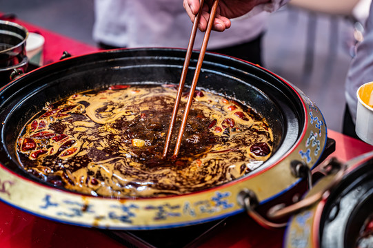 美食麻辣火锅现场制作