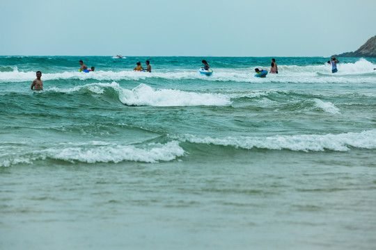 海滨浴场游泳