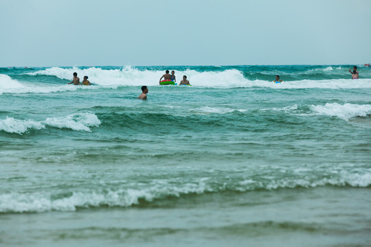 海滨浴场游泳