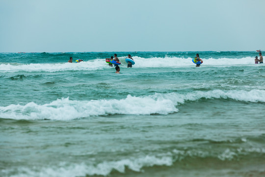 海滨浴场游泳