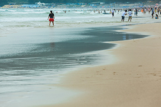 海滨浴场游泳