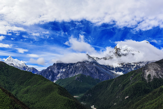 稻城亚丁1蓝天白云1雪山