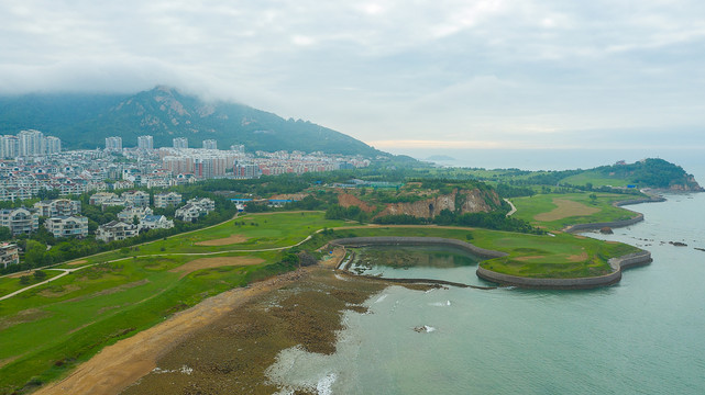 青岛崂山海边高尔夫球场