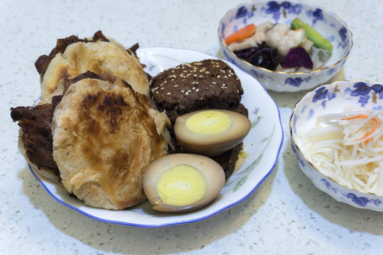 烧饼夹牛肉早餐