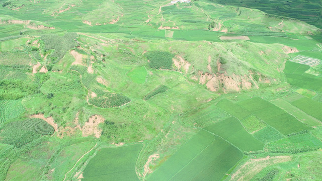 航拍山川田野