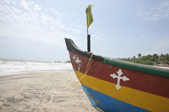 印度海滩上的渔船