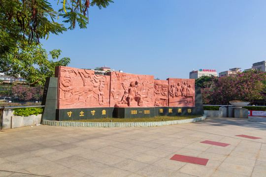 广东湛江寸金纪念广场抗战雕塑