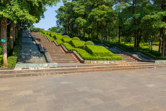 广东湛江湖光岩风景区景区一角