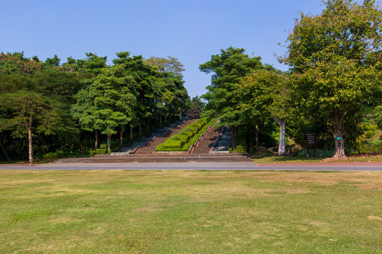 广东湛江湖光岩风景区景区一角