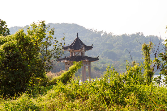 广东湛江湖光岩风景区凉亭