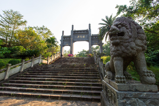 广东湛江湖光岩风景区示迷津牌坊