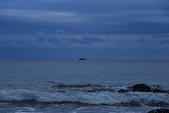 海边浪花潮汐