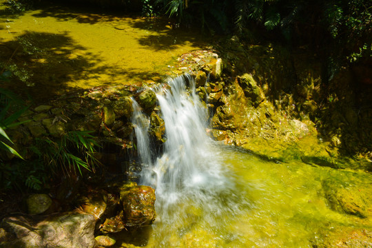 山涧溪流