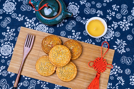 中国风青花背景月饼组合