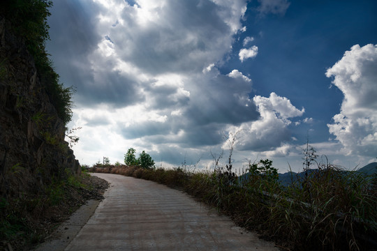 山路弯弯