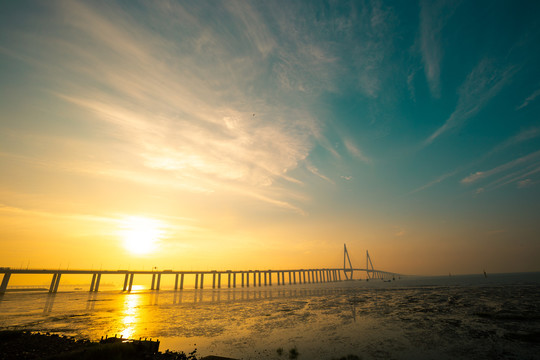 杭州湾跨海大桥日出