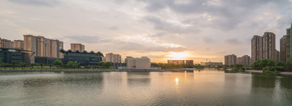 苏州活力广场风光和现代建筑